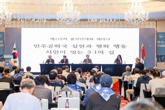 흥사단이 중국 상하이에서 개최한 2025년 제112차 흥사단대회에서 독립선언절 의미에 관해 토론하고 있다