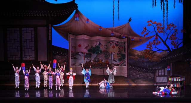 리틀엔젤스예술단 작품 ‘시집가는 날’ 공연 장면