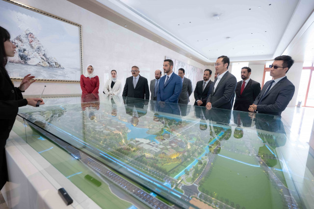 Sultan bin Ahmed visits Huawei R&D Centre and SMG in China (Photo: AETOSWire)