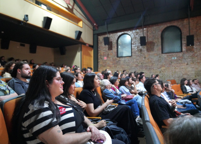 영화제를 관람하는 관객들