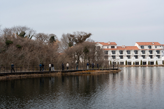 에코랜드 호텔은 매력적인 호수를 풍경으로 두고 있어 시간에 상관없이 낭만적인 산책을 즐길 수 있다
