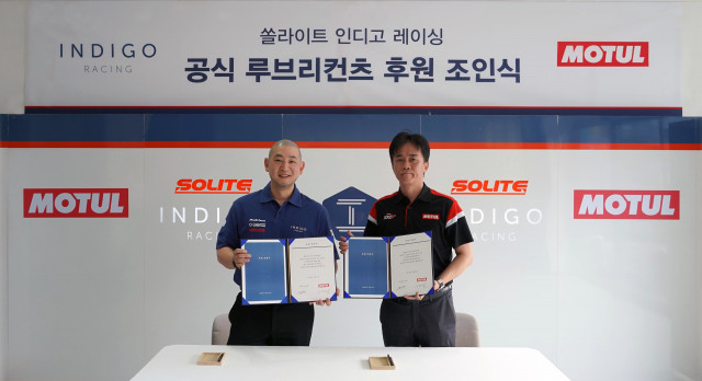 왼쪽부터 현대성우쏠라이트 홍영진 이사, 모튤코리아 김형관 국내사업총괄