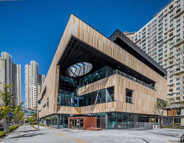 금나래문화체육센터(사진)가 회원들의 건강 증진과 체계적인 운동 관리를 지원하기 위해 체성분(인바디) 측정 서비스를 무료로 제공한다(제공=금천구시설관리공단)