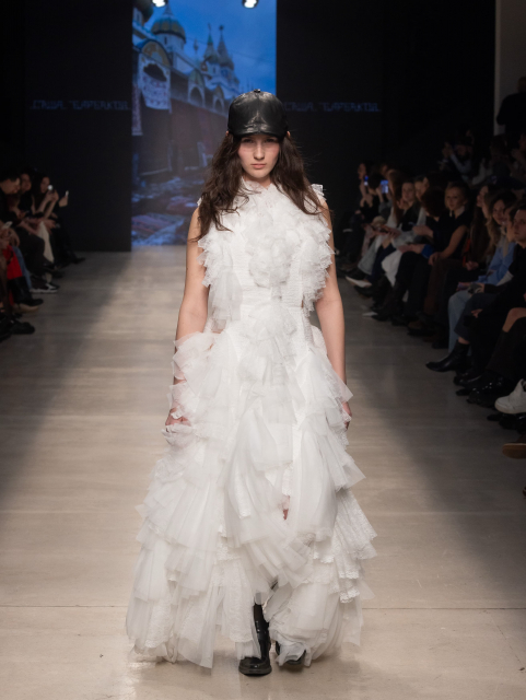 러시아 브랜드 ‘사샤 바라바코프(Sasha Barbakov)’의 ‘모스크바 패션 위크’ 런웨이