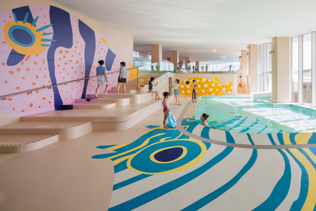 간몬 해협의 풍경과 지역 상징인 ‘복어’를 공간 곳곳에 반영한 것이 특징인 리조나레 시모노세키