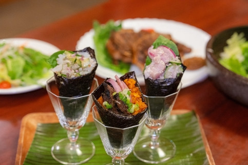 3월 한정으로 선보이는 괌의 로컬 음식과 일식 스타일을 결합한 사가노 데마키 메뉴