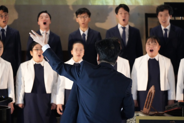 지휘자와 대표, 교사진의 헌신적인 열정과 사명감이 ‘E&I Choir’ 합창단의 든든한 뿌리가 됐으며, 세심한 가르침과 노고 덕분에 단원들의 목소리가 하나의 아름다운 하모니로 결실을 보고 있다