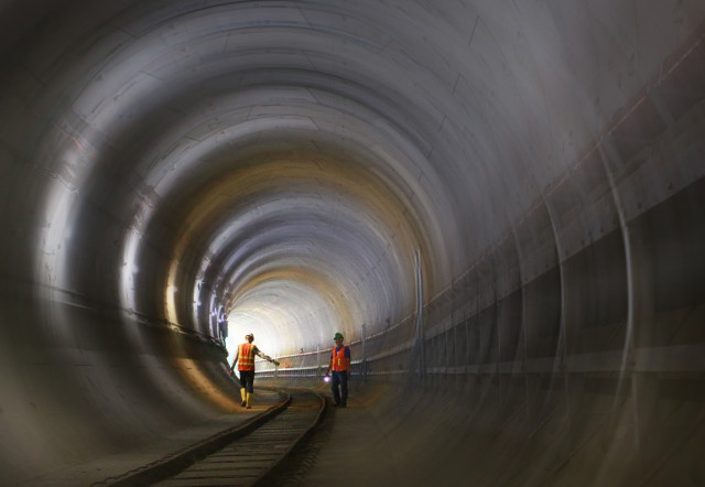 인도네시아 자카르타 MRT 철도 터널을 촬영한 ‘숨겨진 연결(Hidden Connection)’로 라플리 리날디(Rafly Rinaldy)가 콘크리트 인프라(Concrete Infrastructure) 부문에서 우승했다
