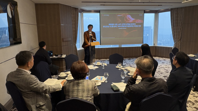 박세용 어센트코리아 대표가 IGM트렌드조찬에서 ‘생성형 AI 최적화(GEO)’에 대해 강연하고 있다