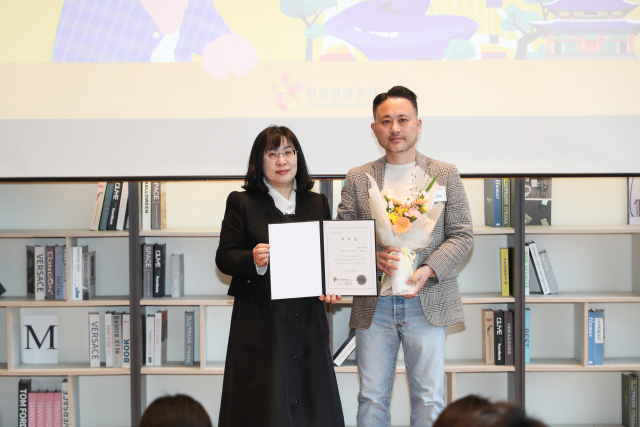 VISITKOREA 얼라이언스 데이 현장. 왼쪽부터 김영미 한국관광공사 관광AI혁신본부장, 심범석 위홈 대표