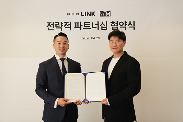 From left: Park Soo-wang, CDO (Chief Dreaming Officer) of MuseM, and Wang Moon-joo, CEO of NHN Link