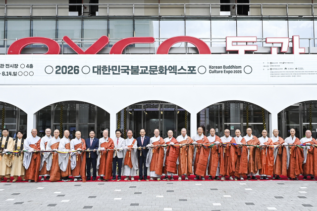 ‘2026대한민국불교문화엑스포’ 개막식에서 테이프 커팅식이 진행되고 있다
