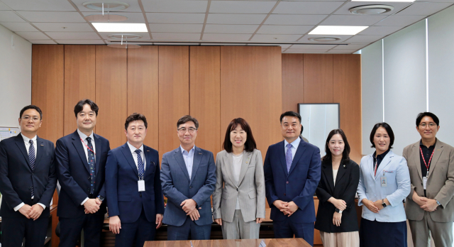 왼쪽부터 한국건강관리협회 김성근 경기도지부 영상검사팀장, 정준원 전략사업본부장, 한현진 경기도지부 전략사업부장, 강위중 사무총장, 국가보훈부 강윤진 차관, 한국건강관리협회 이현택 경기도지부 본부장, 국가보훈부 최예은 보훈의료정책과장, 한국건강관리협회 이길순 경기도지부 운영지원과장, 강필수 전략사업본부 사회공헌과장