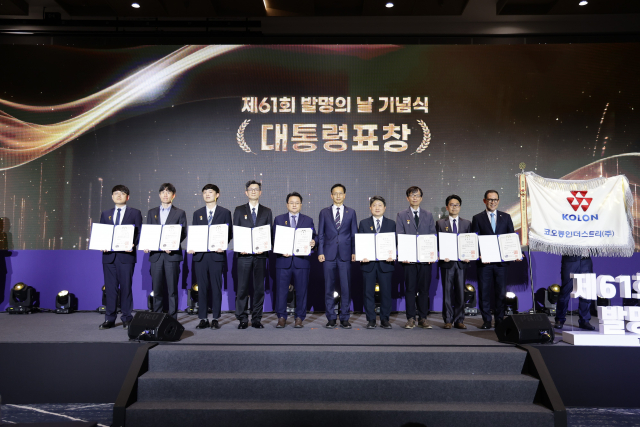 제61회 발명의 날 기념식에서 대통령 표창을 수상한 비제이바이오켐 정국인 대표(왼쪽에서 다섯 번째)