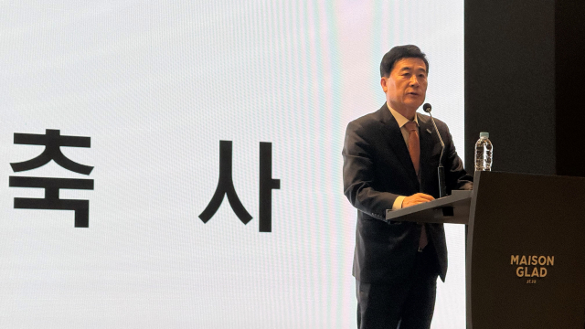 허성우 한국교육시설안전원 이사장이 10일 메종글래드 제주에서 대학 연구실안전환경관리자들을 대상으로 축사를 전하고 있다(사진=한국교육시설안전원)