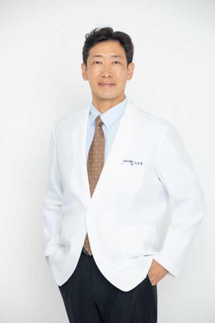 오산 삼성본병원은 척추 정형외과 전문의 이승철 원장(사진)의 진료를 8월 3일부터 시작한다고 밝혔다