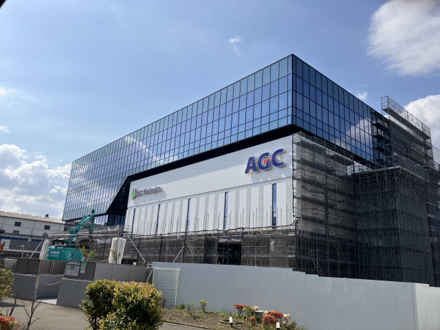 2026년 6월 촬영된 일본 요코하마 AGC Biologics 생산시설 전경. 2027년 가동을 시작하면 일본 내 CDMO 가운데 가장 큰 규모의 일회용(single-use) 바이오리액터를 갖춘 생산시설 중 하나가 된다. 또한 1000명 이상의 연구진이 근무하는 AGC 요코하마 기술센터와 일본 지바 소재 AGC Biologics 생산시설과의 긴밀한 협력을 통해 시너지 효과를 창출할 것으로 기대된다(사진=AGC Biologics)