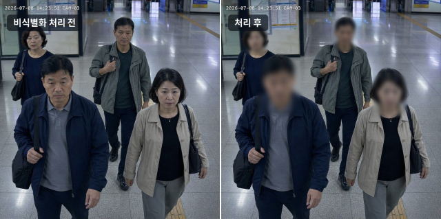 블러미가 CCTV 영상 속 얼굴을 AI로 자동 모자이크(블러) 처리한 전후 비교. 왼쪽이 원본, 오른쪽이 비식별화 처리 후 화면이다. 원본은 AI로 생성한 연출 이미지며, 블러 처리는 블러미로 수행했다