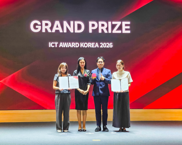 이너스커뮤니티의 테이블인 팀이 ICT AWARD KOREA 2026 IT/기술부문 GRAND PRIZE 수상 후 기념 촬영을 하고 있다