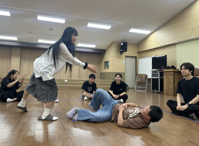 헌터 하트비트 메소드를 활용한 연극 놀이 수업 장면(얍! 아이고 배야~)