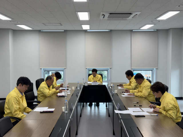 최영승 이사장(가운데)을 비롯한 한국법무보호복지공단 임직원들이 2026년 을지연습(도상연습)을 실시하고 있다(제공=한국법무보호복지공단)