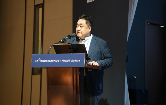 김지섭 HS효성인포메이션시스템 본부장이 15일 부산 롯데호텔에서 열린 ‘데이터센터 현대화 컨퍼런스 2026’에서 환영사를 하고 있다