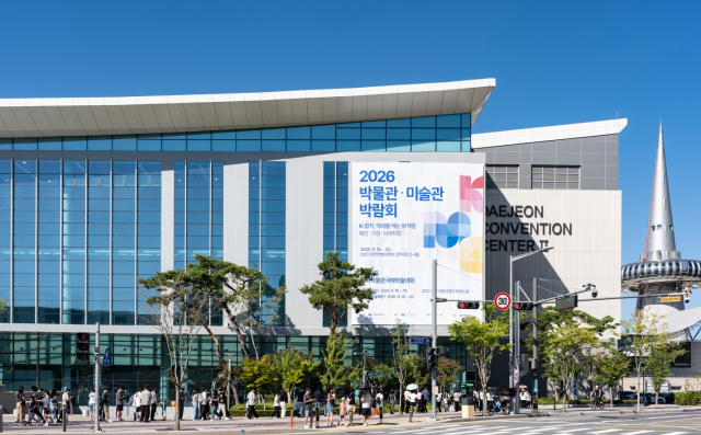 ‘2026 박물관·미술관 박람회’에는 3일간 총 1만3000여 명의 관람객이 방문했다. 사진은 박람회장 입구에서 입장을 기다리는 관람객들로 긴 줄이 이어지고 있는 모습(Ⓒ2026 박물관·미술관박람회)