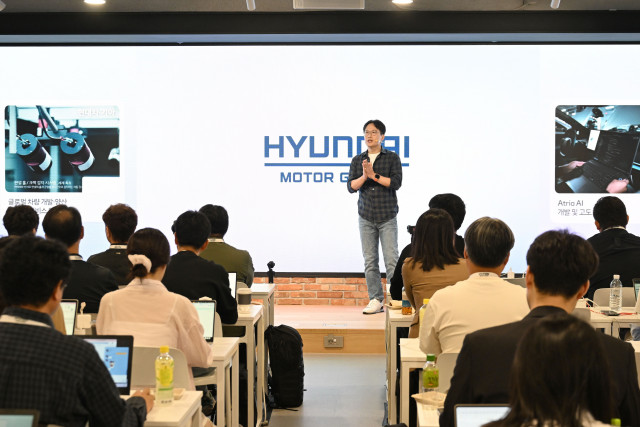 11일(금) 판교 42dot 본사에서 열린 ‘현대차그룹 자율주행 미디어데이’에서 현대차·기아 AVP본부장 박민우 사장이 발표하는 모습