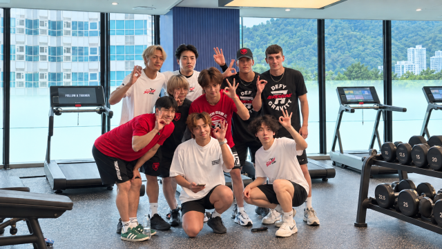 글로벌 액션 크리에이터 팀일루션이 지난 9월 2일 부산 일대에서 ATL(Adrenaline Tricking League)과 함께 투어·챌린지 영상을 촬영하고 있다(사진=크리에이터벤처스튜디오)