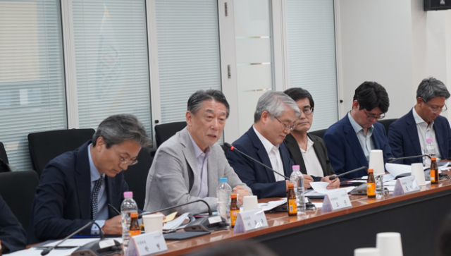 발언하는 오준(현 세이브더칠드런 이사장) 자문위원장
