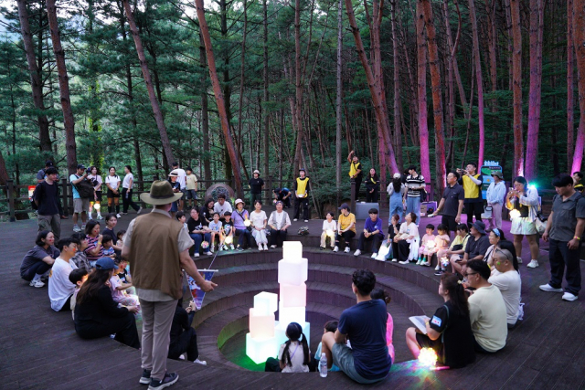 2025년 가야산 나이트 트레킹을 위해 모인 참가자들