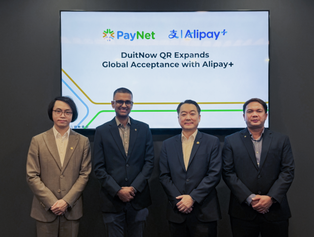 From left to right: Michael Guo, General Manager of Alipay+ SEA, ANZ and South Asia, Ant International; Praveen Rajan, Chief Executive Officer of PayNet; Danny Chung, General Manager of Alipay+ Global Growth Center, Ant International; and Azrul Fakhzan B. Mainor, Chief Commercial Officer of PayNet.