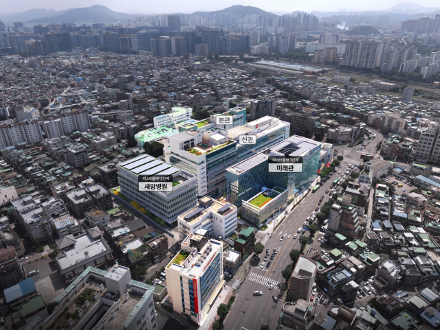 고려대학교 구로병원 전경. 새암병원은 기존 제1주차장 부지에 건립되며, 기존 병원과 통합적으로 운영될 수 있도록 계획했다(ⓒ간삼건축)
