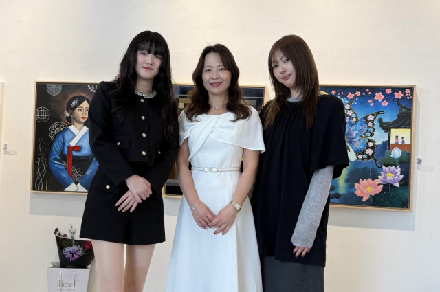 왼쪽부터 석수빈 이사, 김성해 원장, 석하윤 지도교사(제공=넥스트캔버스)