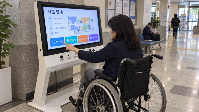 스마트플랫 배리어프리 무인안내 키오스크는 쇼핑몰&middot;병원&middot;학교&middot;전시장&middot;박물관 등 다양한 공간에서 시설 검색과 층별 안내, 길찾기에 활용할 수 있다. 휠체어 이용자와 고령자, 학생, 외국인 방문객, 어린이 동반 가족 등 이용자의 특성과 공간별 안내 목적에 맞춰 시스템을 구성한다