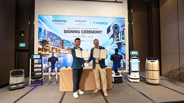 업무협약(MOU) 체결식에 참석한 YYForce와 노보텔·머큐어 관계자들