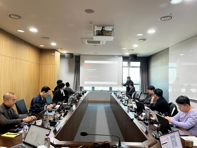 경기창조경제혁신센터 창업도약패키지 참여기업인 루트센서 조성제 대표가 발표를 진행 중이다