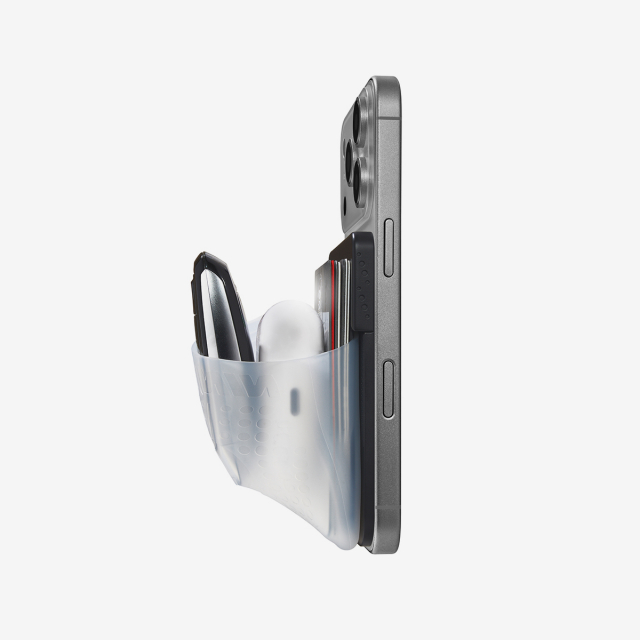 필수품을 수납할 수 있도록 늘어나는 MagSafe Flex Pouch