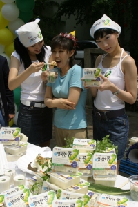 네티즌이 선정한 아줌마의 날(5월31일)을 앞두고, CJ는 백설 행복한 콩 두부 출시를 기