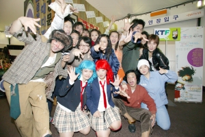 ‘제 1회 KTF와 함께하는 즐겨라 뮤지컬 페스티벌’에 참가한 대학생들의 모습