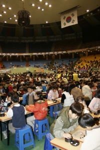 11월 19일 2005 해태-크라운 바둑 큰 잔치 서울지역 행사에 참여한 2200여명의 바
