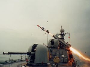 함대함 유도무기 발사 장면 