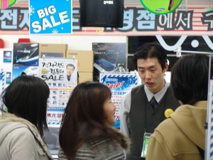 전자랜드는 학생들의 졸업·입학 시즌을 맞이하여 3월 26일까지 ‘전자랜드와 함께하는 신나는