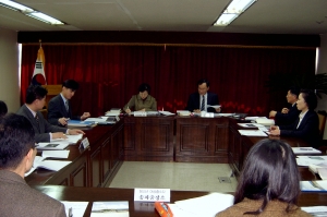  ‘06년 2월 13일 공단본부 회의실에서 여성가족부 관계자 및 학계전문가 등이 참여하는 