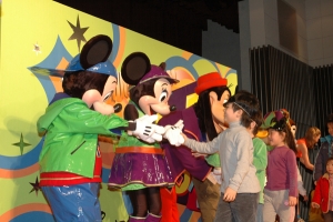 23일 디즈니채널이 주최한 국내 최초 디즈니 캐릭터 쇼 ‘점핑잼’ 공연이 신세계 백화점 본