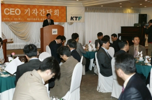 KTF 조영주(趙榮柱) 사장은 20일 세종문화회관 세종홀에서 기자 간담회를 열었다.