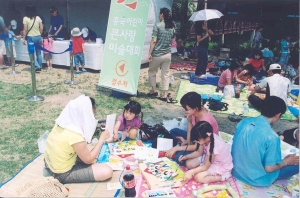 흥국생명은 6월 4일(일) 경희궁에서「흥국 어린이 큰사랑 미술대회」를 개최하였다.