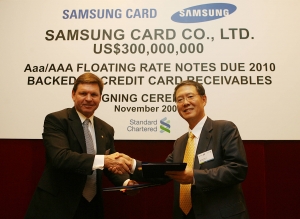 삼성카드 유석렬 사장(사진 오른쪽)과 SCB(스탠다드챠타드 은행) 홍콩대표인 피터술리반(사