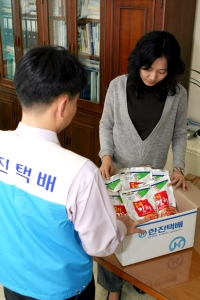 김장철을 앞두고 국내 택배사들이  ‘김치택배’ 서비스에 들어갔다