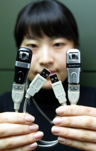 선양디엔티는 휴대용 저장장치인 USB 메모리에 VoIP 카메라(웹 카메라) 기능을 부가시킨